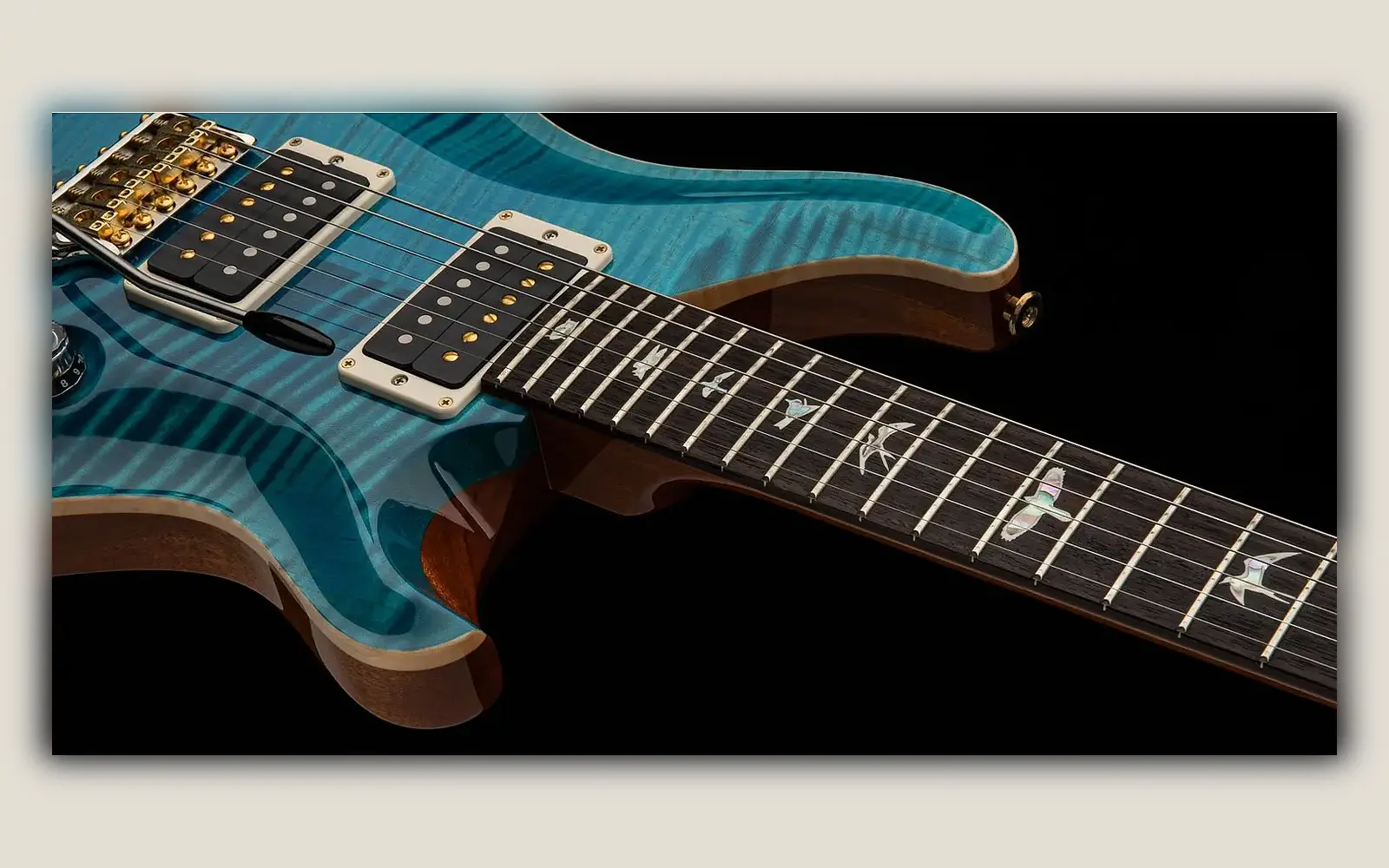 ภาพถ่ายจริงบอดี้ PRS Custom 24 เห็นลายไม้ ปิกอัพ Top Carve และ Bird Inlay ชัดเจน สำหรับหน้ารับซื้อ PRS