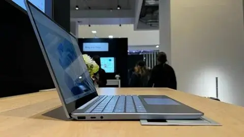 ภาพสินค้าจริงมุมเพิ่มเติม Microsoft Laptop Studio / Go