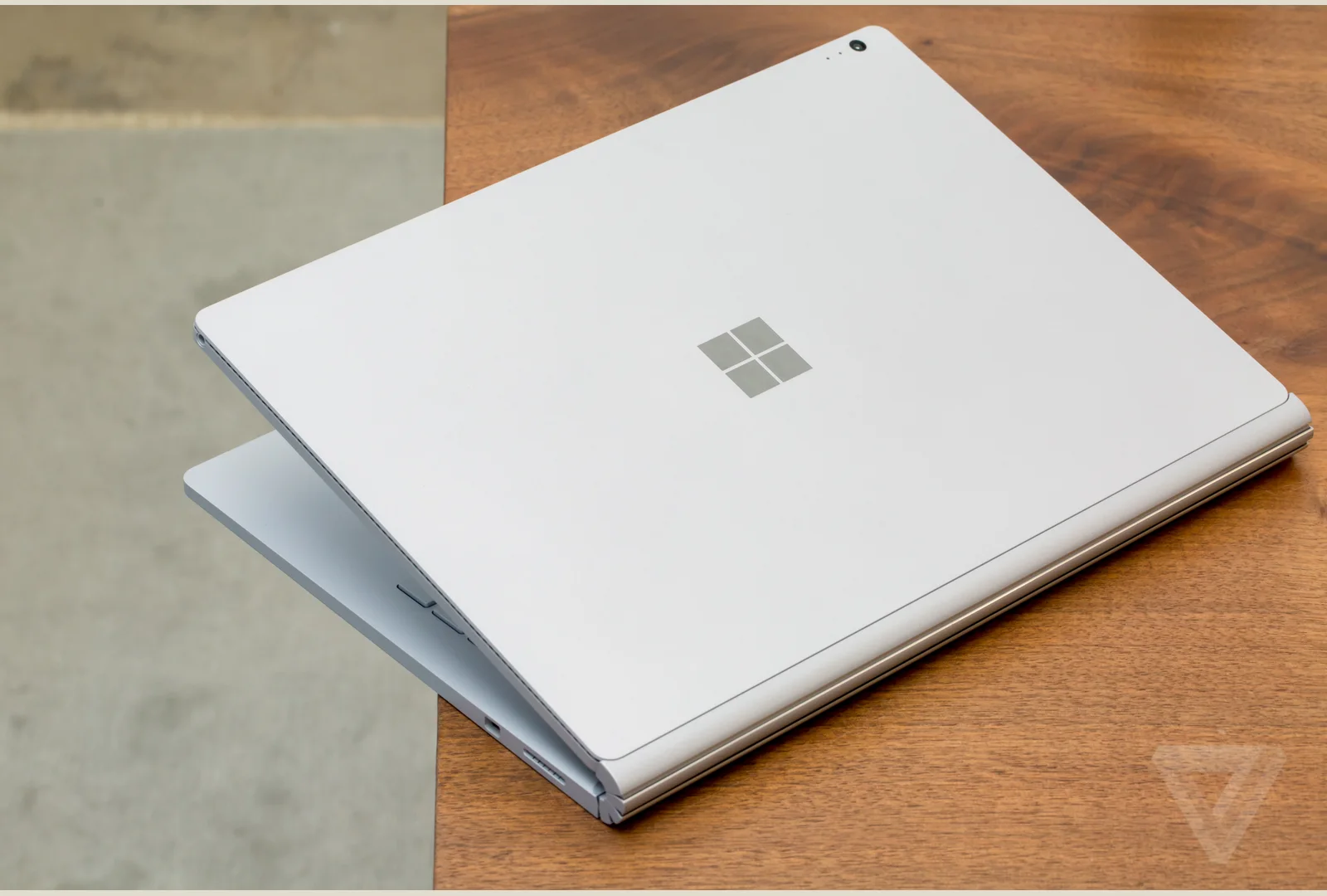 ภาพสินค้าจริง Microsoft Surface Book รุ่นที่รับซื้อ